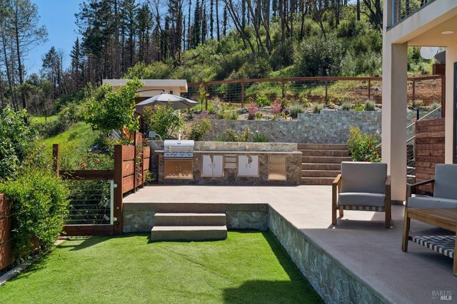 8353-8349 W Dry Creek Rd, Healdsburg, CA 95448