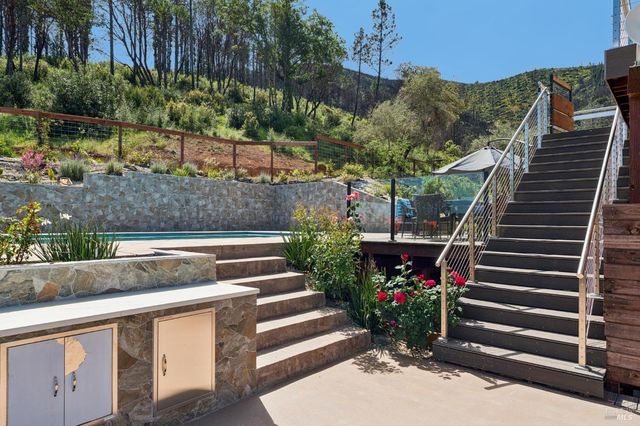 8353-8349 W Dry Creek Rd, Healdsburg, CA 95448