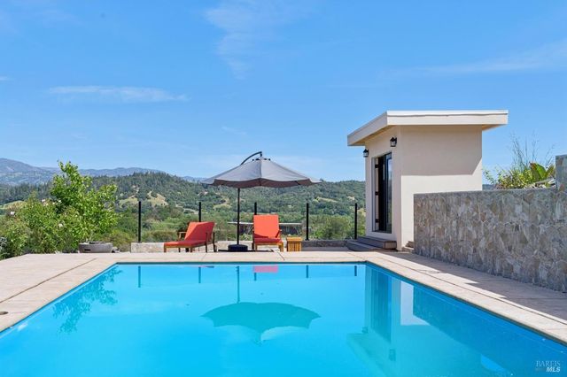 8353-8349 W Dry Creek Rd, Healdsburg, CA 95448