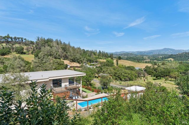 8353-8349 W Dry Creek Rd, Healdsburg, CA 95448