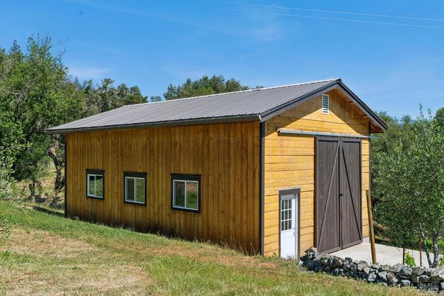 8353-8349 W Dry Creek Rd, Healdsburg, CA 95448