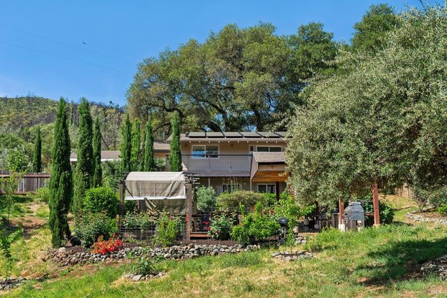 8353-8349 W Dry Creek Rd, Healdsburg, CA 95448