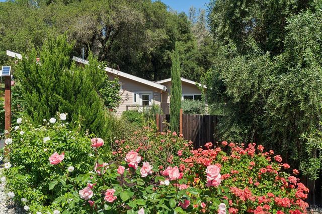 8353-8349 W Dry Creek Rd, Healdsburg, CA 95448