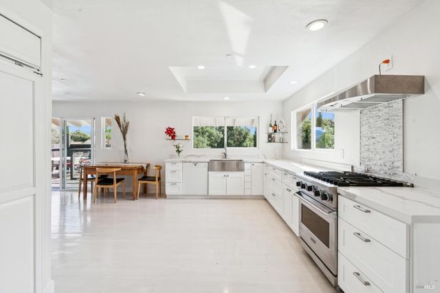 8353-8349 W Dry Creek Rd, Healdsburg, CA 95448