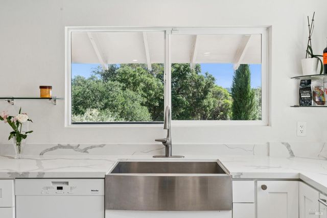 8353-8349 W Dry Creek Rd, Healdsburg, CA 95448