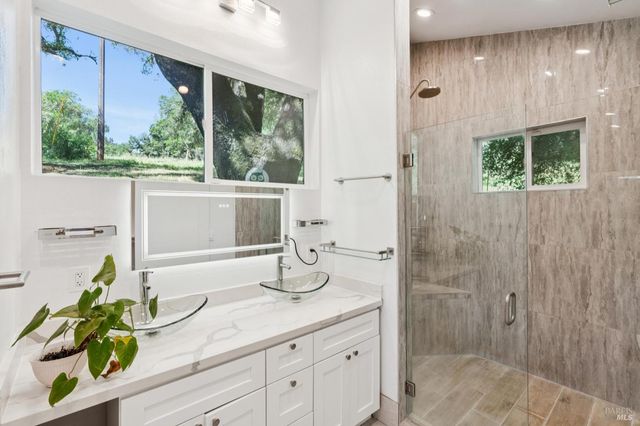 8353-8349 W Dry Creek Rd, Healdsburg, CA 95448