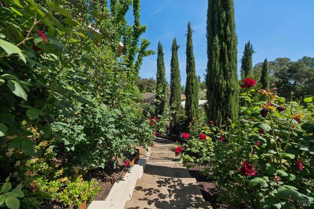 8353-8349 W Dry Creek Rd, Healdsburg, CA 95448