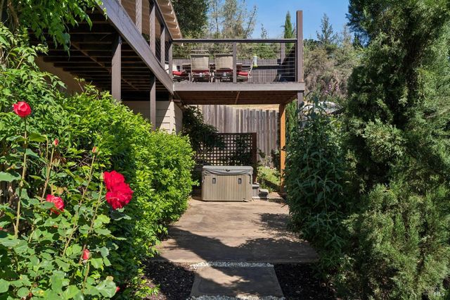 8353-8349 W Dry Creek Rd, Healdsburg, CA 95448
