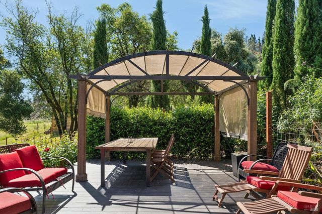 8353-8349 W Dry Creek Rd, Healdsburg, CA 95448