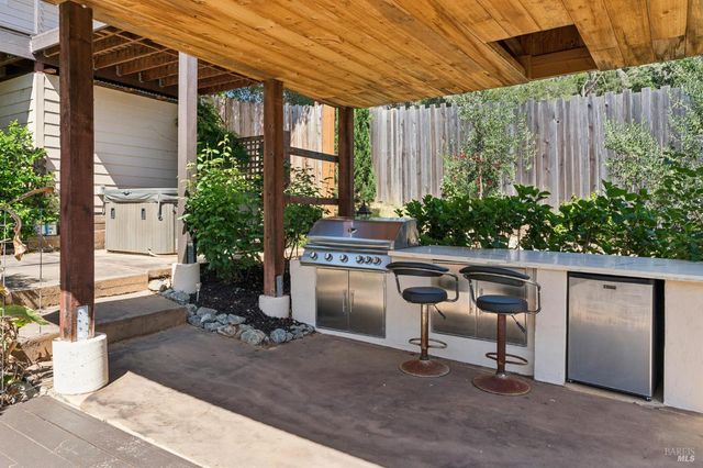 8353-8349 W Dry Creek Rd, Healdsburg, CA 95448