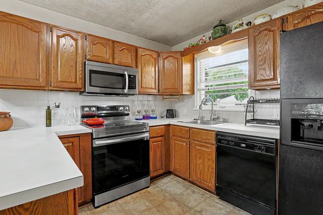 2835 E Aloma, Wichita, KS 67211
