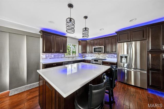 7039 Broken Oak Drive, St Louis, MO 63129
