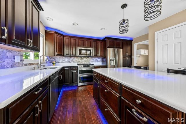 7039 Broken Oak Drive, St Louis, MO 63129