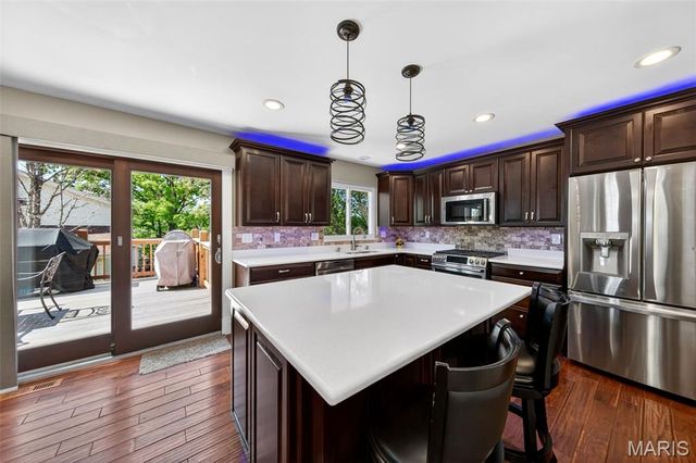 7039 Broken Oak Drive, St Louis, MO 63129