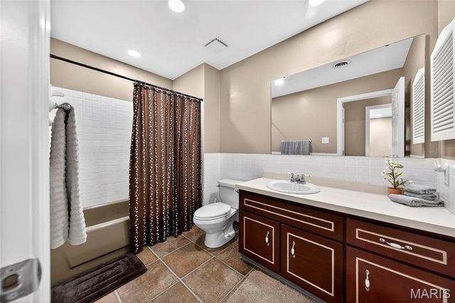7039 Broken Oak Drive, St Louis, MO 63129