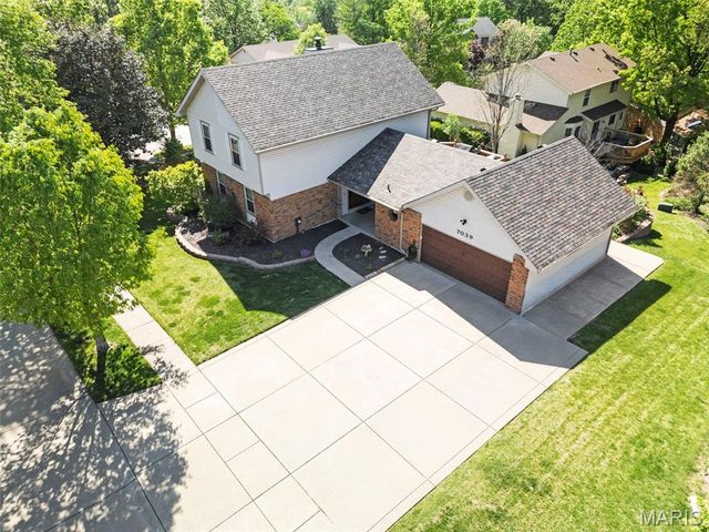 7039 Broken Oak Drive, St Louis, MO 63129
