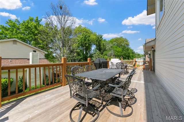7039 Broken Oak Drive, St Louis, MO 63129