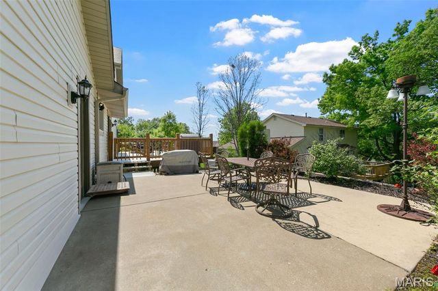 7039 Broken Oak Drive, St Louis, MO 63129