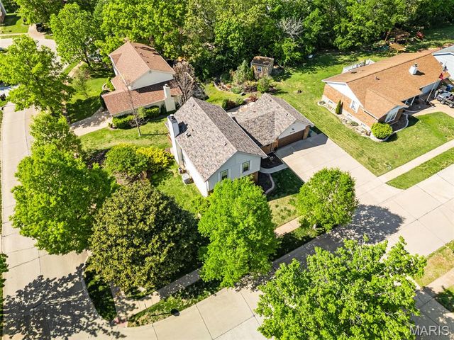 7039 Broken Oak Drive, St Louis, MO 63129