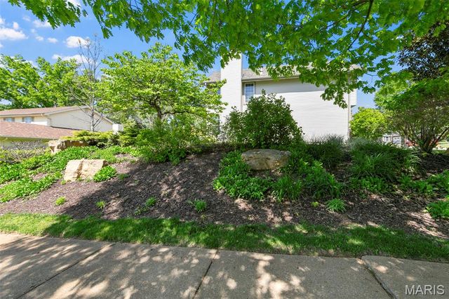 7039 Broken Oak Drive, St Louis, MO 63129