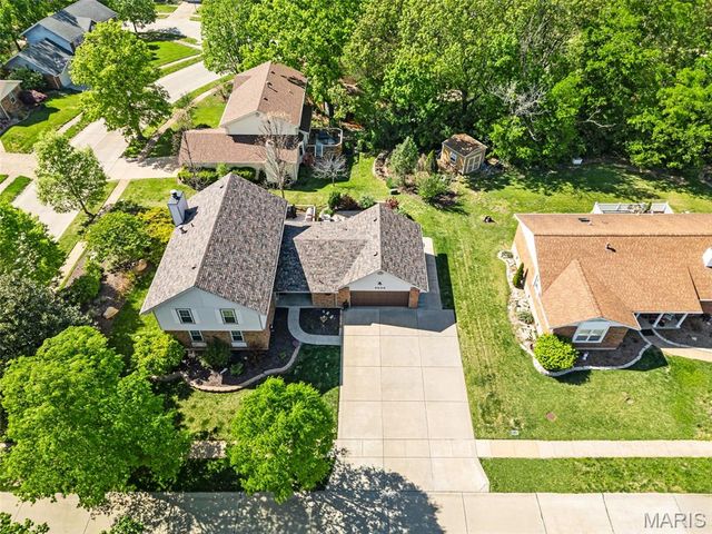 7039 Broken Oak Drive, St Louis, MO 63129