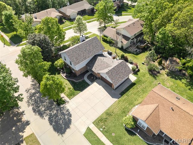 7039 Broken Oak Drive, St Louis, MO 63129