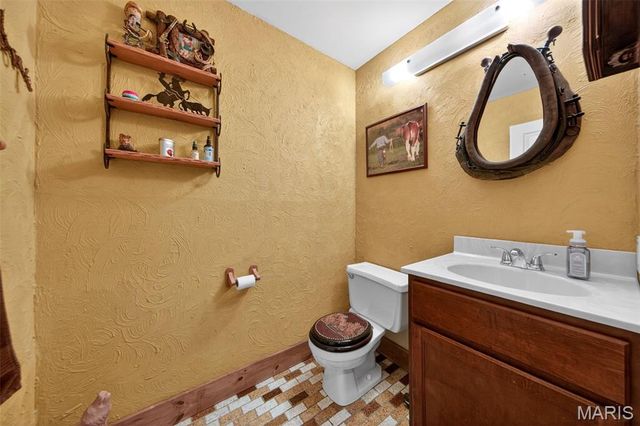 7039 Broken Oak Drive, St Louis, MO 63129