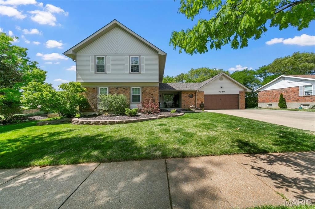 7039 Broken Oak Drive, St Louis, MO 63129