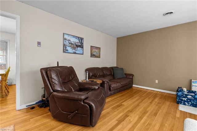 228 Shadywood DR, Newport News, VA 23602
