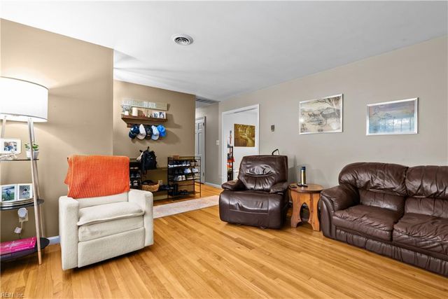 228 Shadywood DR, Newport News, VA 23602
