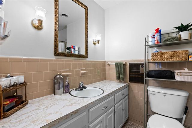 228 Shadywood DR, Newport News, VA 23602