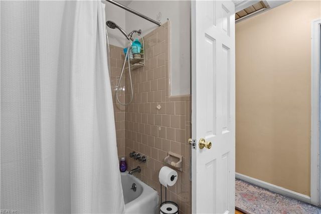 228 Shadywood DR, Newport News, VA 23602