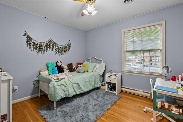 228 Shadywood DR, Newport News, VA 23602