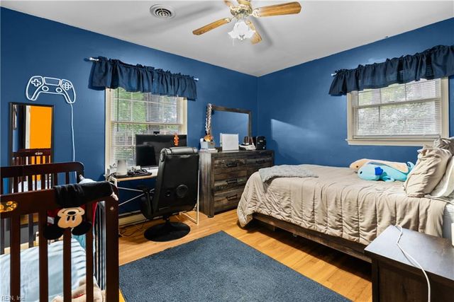 228 Shadywood DR, Newport News, VA 23602