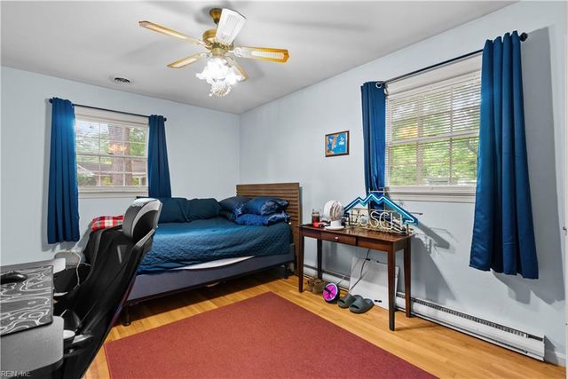 228 Shadywood DR, Newport News, VA 23602