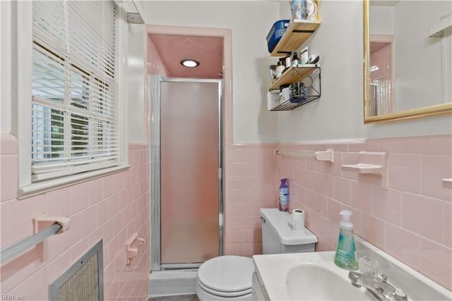 228 Shadywood DR, Newport News, VA 23602