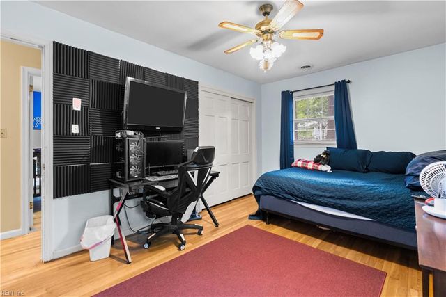 228 Shadywood DR, Newport News, VA 23602