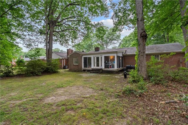 228 Shadywood DR, Newport News, VA 23602