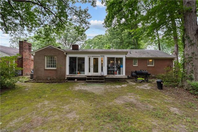 228 Shadywood DR, Newport News, VA 23602