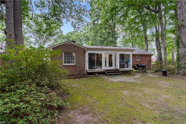 228 Shadywood DR, Newport News, VA 23602