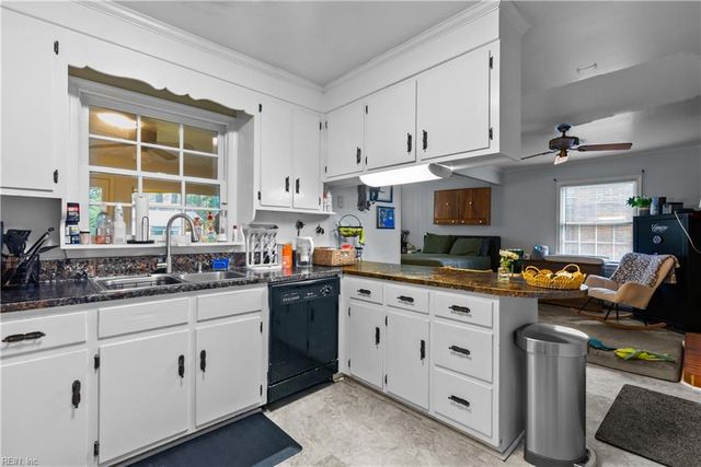 228 Shadywood DR, Newport News, VA 23602