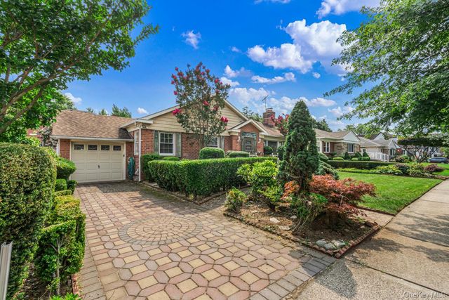 8315 264th Street, Glen Oaks, NY 11004
