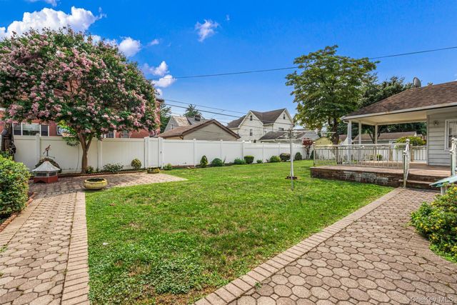 8315 264th Street, Glen Oaks, NY 11004