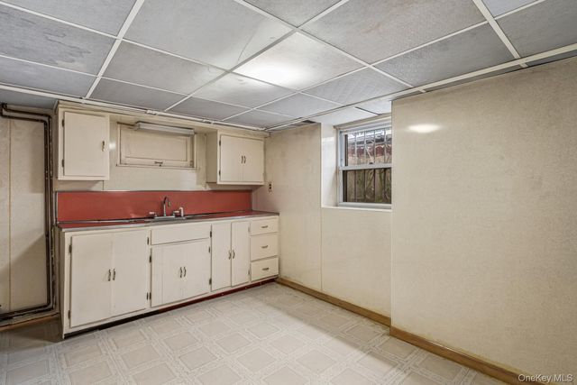 8315 264th Street, Glen Oaks, NY 11004