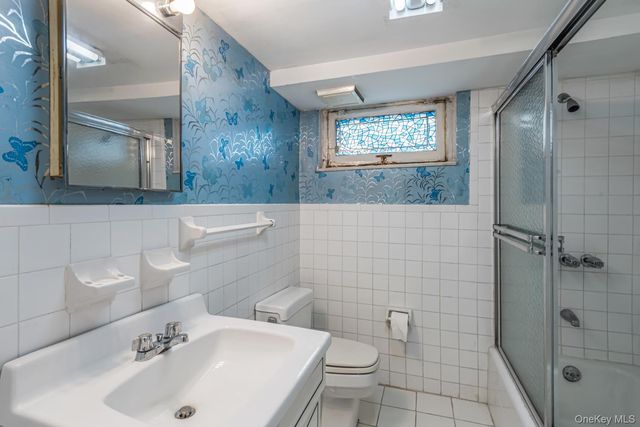 8315 264th Street, Glen Oaks, NY 11004
