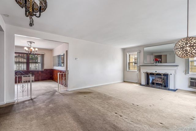 8315 264th Street, Glen Oaks, NY 11004
