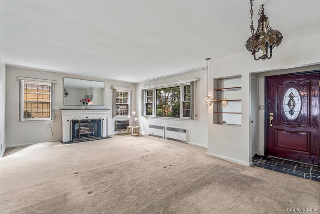 8315 264th Street, Glen Oaks, NY 11004