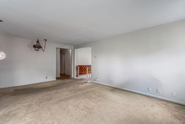 8315 264th Street, Glen Oaks, NY 11004