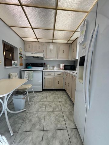 725 Lori Drive 203, Palm Springs, FL 33461