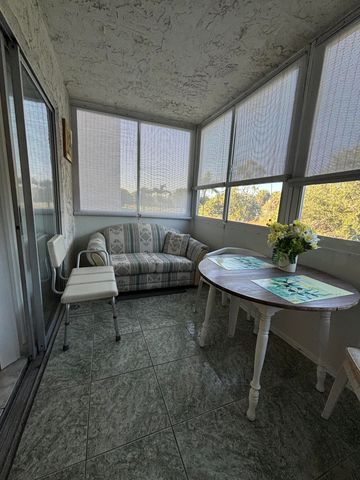 725 Lori Drive 203, Palm Springs, FL 33461